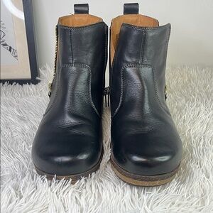 PIKOLINOS Black Leather Ankle Booties